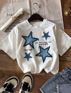 Camiseta informal de mujer de cuello redondo y manga corta con estampado de pentagrama.Cada estrella es única y brilla intensamente