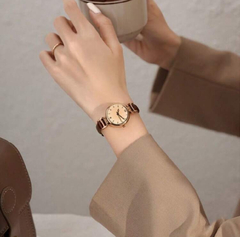 Reloj de pulsera marrón