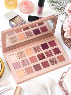 Paleta De Sombras New Nude, 18 Tonos Con Espejos - comprar en línea