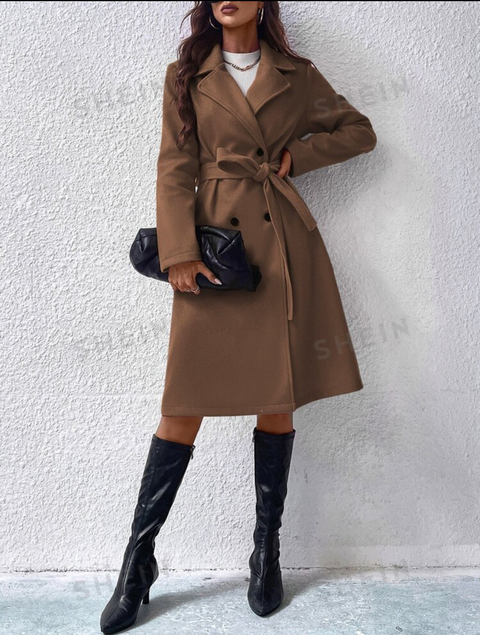 Abrigo de cuello con solapa de doble botonadura con cinturón