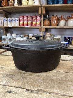 Olla Oval de Fundición