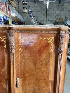 Imagen de Mueble de Estilo con Mármol