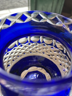 Potiche de Vidrio Azul Tallado - comprar online