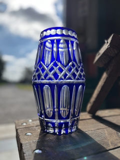 Florero de Vidrio Azul Tallado - comprar online