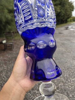 Florero/Centro de Mesa en Vidrio Azul Tallado - tienda online