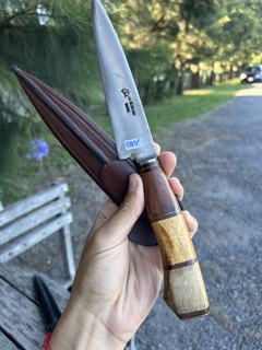 Cuchilla con Cabo de Asta, Madera y Vaina