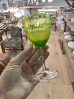 12 Copas de Vidrio Verde Talladas - comprar online