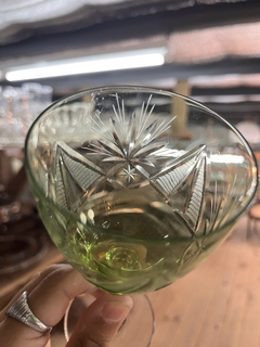 5 Copas de Vidrio Verde Talladas - tienda online