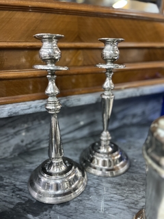 Par de Candelabros en Metal - comprar online