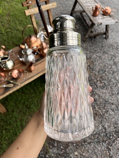 Imagen de Coctelera de Vidrio Tallada con Metal