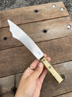 Cuchillo Labrado c/Cabo Plástico