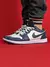 AIR JORDAN 1 LOW AZUL MARINHO na internet