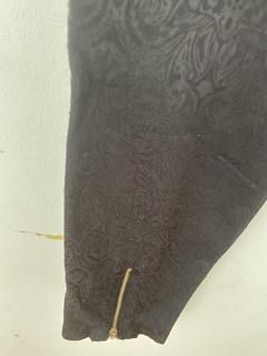 Pantalon Markova de vestir negro con detalles de cierres en piernas. Tela con spandex. Talle 44 - Mudanza2024