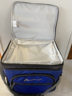 Bolso conservadora con Base de plastico y bolsillos - comprar online