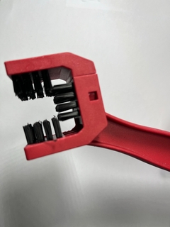 Cepillo de Cadena para Motocicleta: Limpieza Efectiva con Eficacia Triangular en Rojo en internet