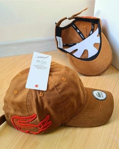 BONÉS LACOSTE BIG CROC LATERAL MARROM