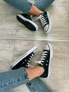 Converse Negras sin plataforma - comprar online