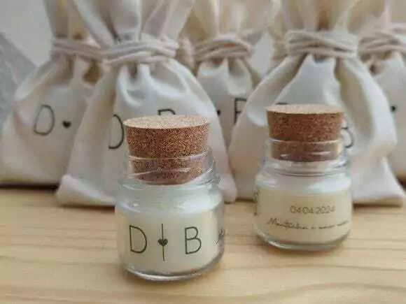 Mini Vela no Frasco com Rolha e Saquinho de Algodão - Lembrancinha Personalizada com Toque Rústico