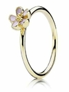 Anillo de flor rosada