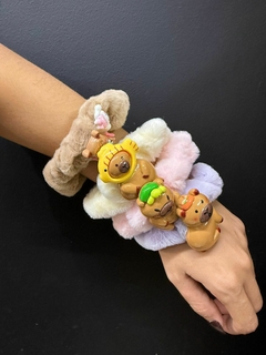Colita peluche capybara x unidad