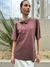 T-SHIRT MANU - MARROM na internet