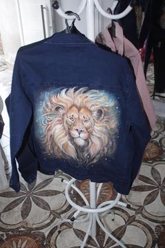 Campera León - Pintada a Mano - comprar online
