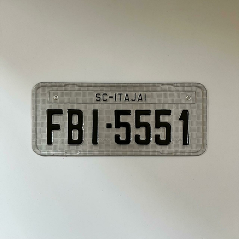 Placa Mini Esportiva - 31 x 13 - Cinza Refletiva (Modelo Quadrado)