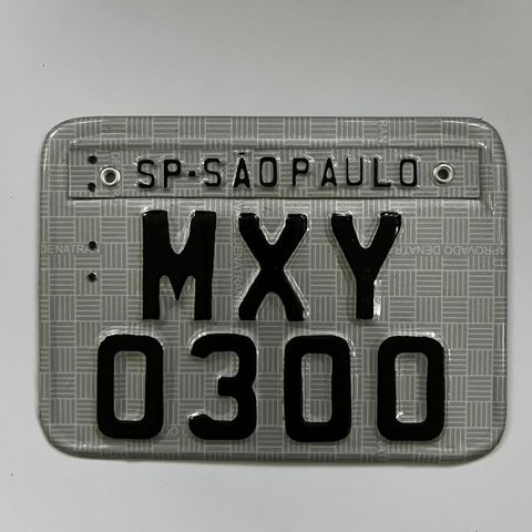Placa Moto - 19 x 14 - Cinza Refletiva (Modelo Quadrado)