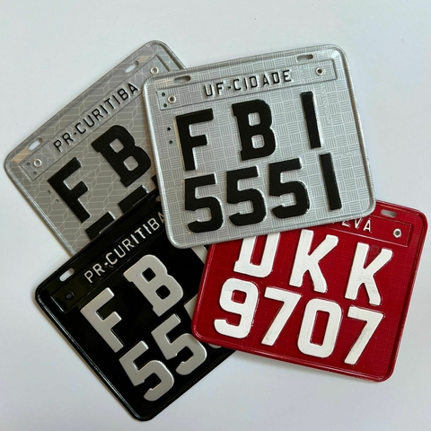 Placa Moto - 20 x 17 - Vermelha Refletiva (Modelo Balão)