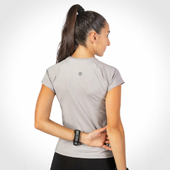 REMERA ELARI / GRIS PERLA en internet