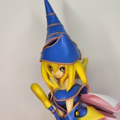 Figura de la Maga Oscura de YU-GI-OH! en internet