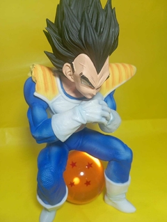 Figura de Vegeta sentado en una esfera - comprar online