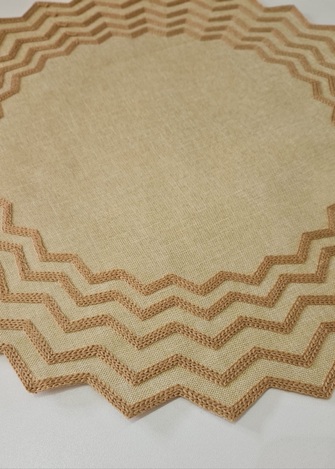 Jogo Americano Zig Zag com detalhes dourado redondo.