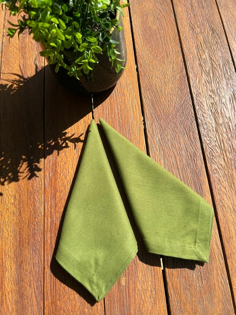 Guardanapo liso linho verde musgo.