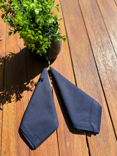 Guardanapo liso linho azul marinho.