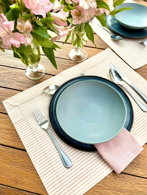 Jogo Americano listra pequena rosa.