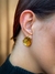 Brinco Botton Torcido com Micro Zircônia em Ouro 18K