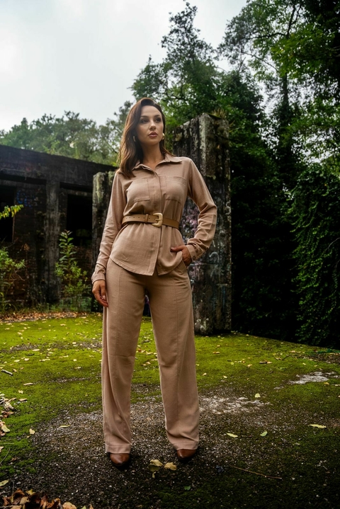 Camisa em linho e detalhe Pesponto