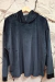 BUZO NEGRO CON CAPUCHA (I-24-BUZOS-0289)