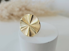ANEL CÍRCULO TRABALHADO FOLHEADO OURO 18k.