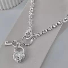 PULSEIRA CADEADO FOLHADO EM PRATA 925.