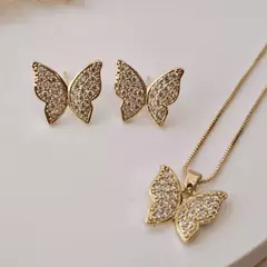 CONJUNTO BORBOLETA CRAVEJADA EM ZIRCÔNIA.