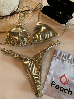 PEACH GOTA DOURADA - TOP DE CORTINHA E CALCINHA ASA DELTA - Peach Moda Praia