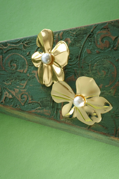 Aritos Flor con perla - comprar online
