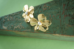 Aritos Flor con perla - comprar online