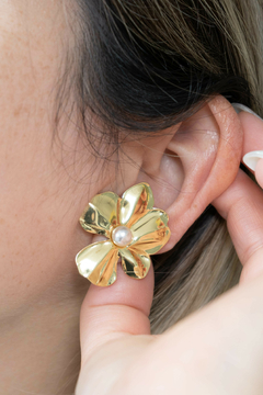 Aritos Flor con perla en internet