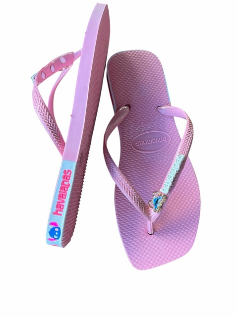 Chinelo Feminino Adulto Havaianas Traseirinha Stitch Com Piercing - Rosa BB - comprar online