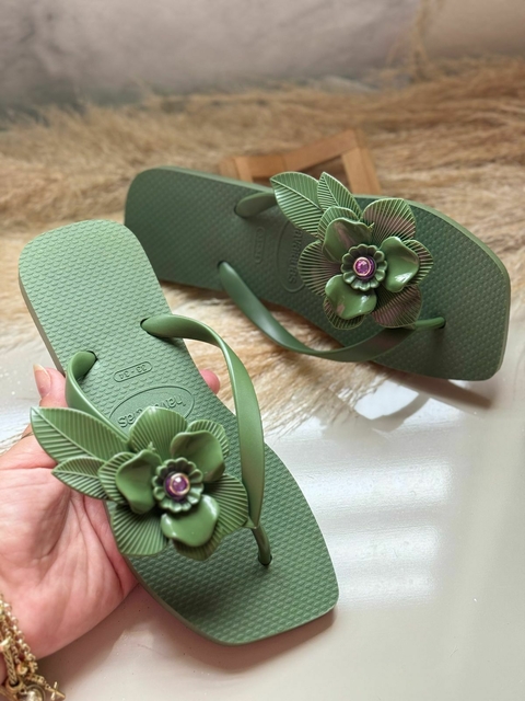 Chinelo Feminino Adulto Pétala Bico Quadrado - Verde Militar - comprar online