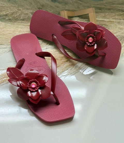 Chinelo Feminino Adulto Havaianas Petala - Bordô - comprar online