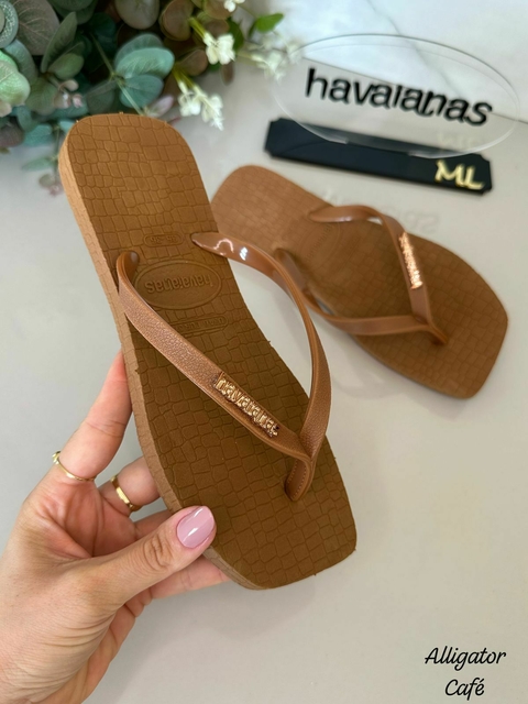 Chinelo Feminino Adulto Alligator Croco Bico Quadrado - Coffe - comprar online